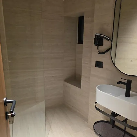 Post Hotel-new Bazaar Τίρανα